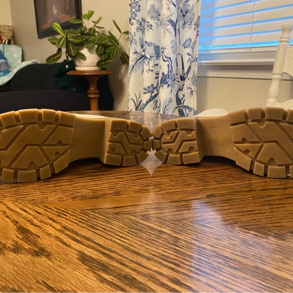 Women’s Boots - Picture 3 of 7